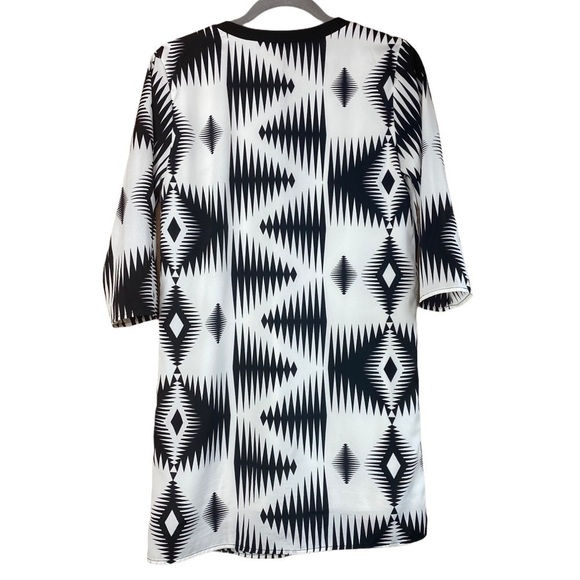 𝅺everly Aztec Shift Dress - Picture 6 of 7